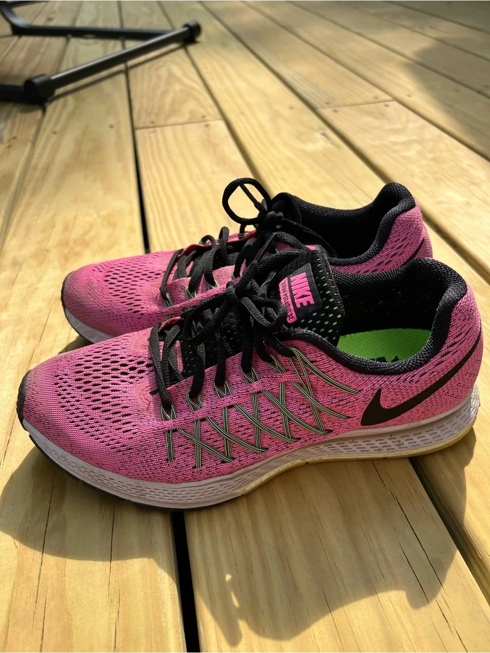 Nike Women's Pink and Black Running Sneakers. Zoom Pegasus 32